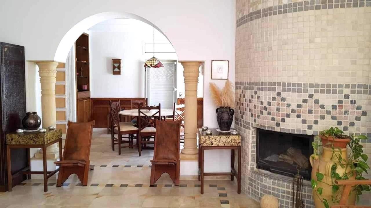 La Maison Les Pins Chambre D'Hote Chez L'Habitant La Marsa Exterior photo
